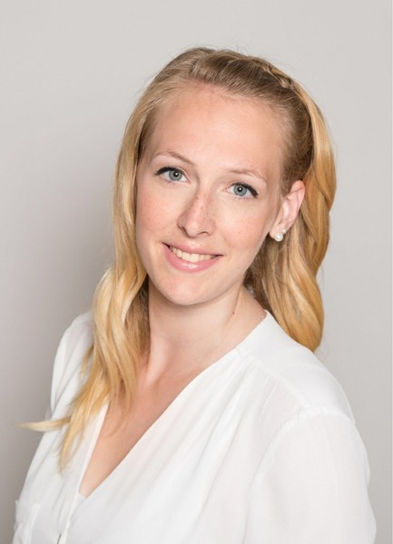 Portrait von Celine van de Loo